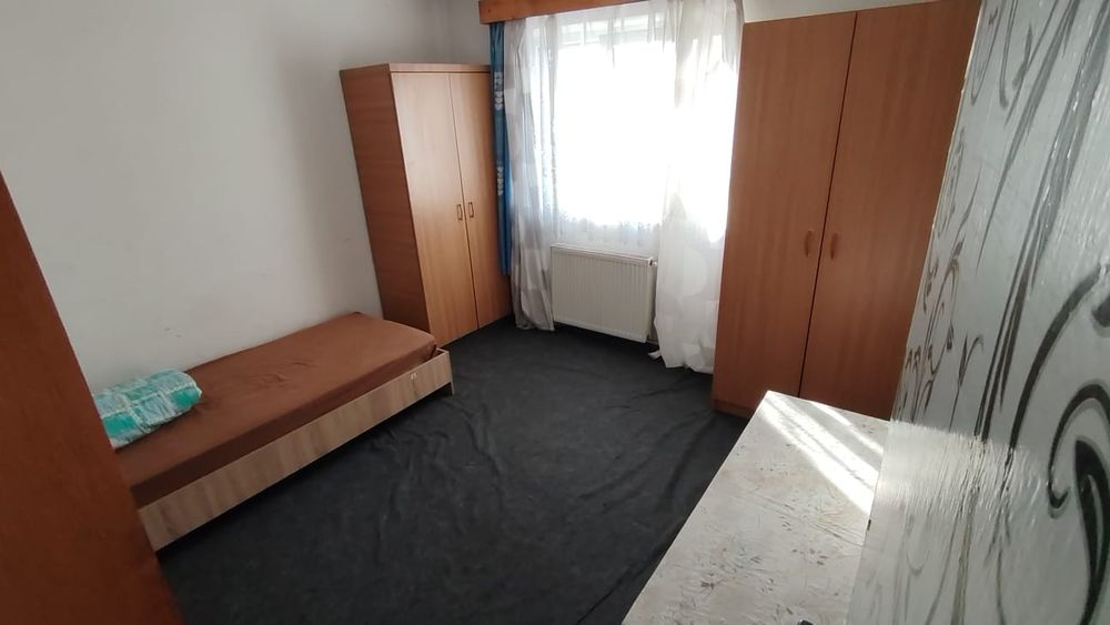 Închiriez o cameră într-un apartament