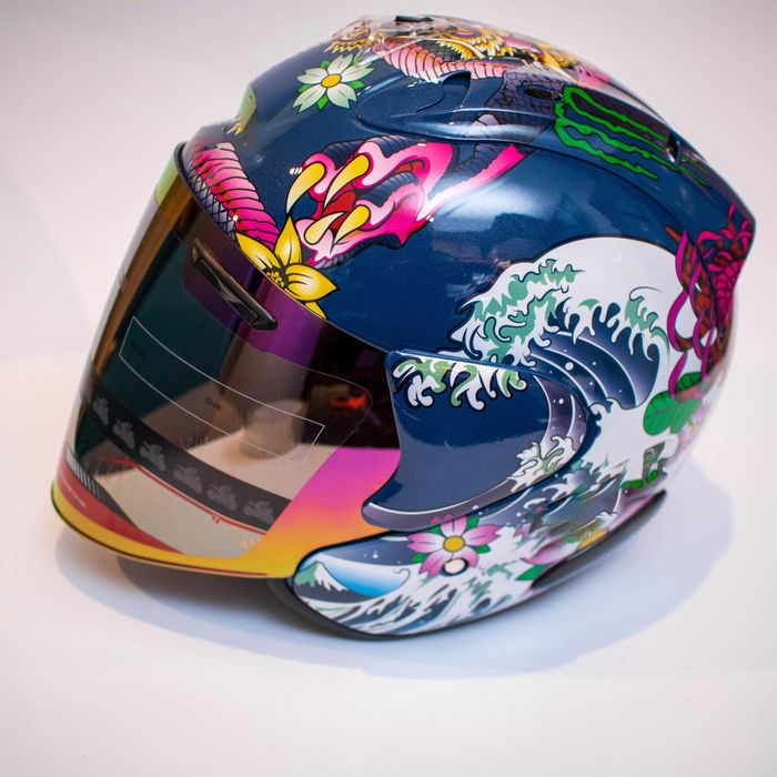 Каска за мотор пистов , скутер , ел. тротинетка др. ( Размер М 57-58 )