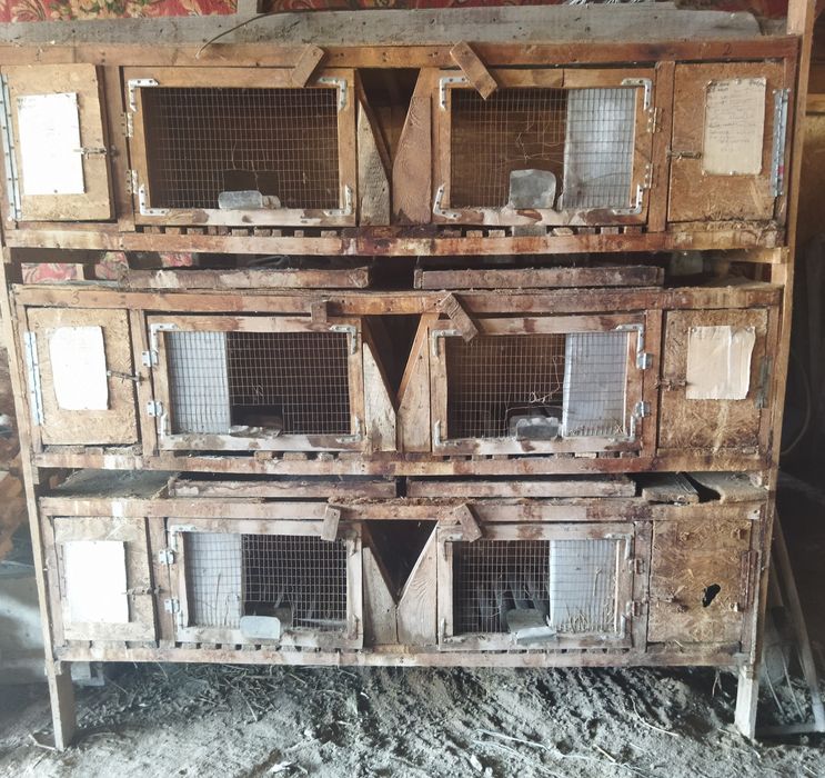 Продам срочно клетки для кроликов. Цена договорная