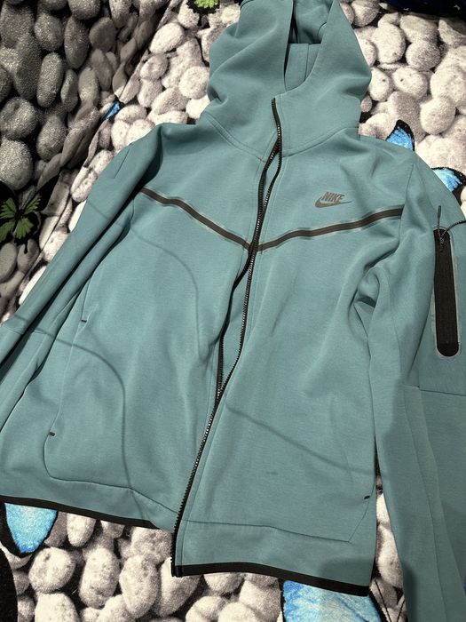 Nike tech fleece original purtat de cateva ori