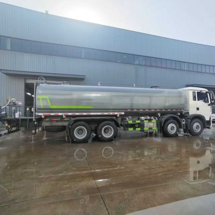 Howo 8x4  30000L  Yangi Vodovoz   Водовоз (поливомоечная машина)