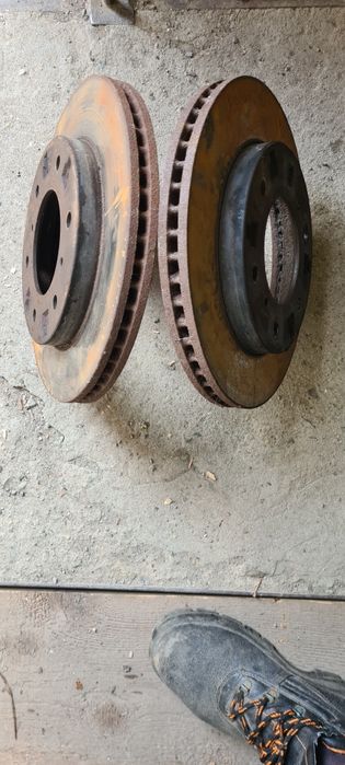 Продам кожух запаски Паджеро 4.