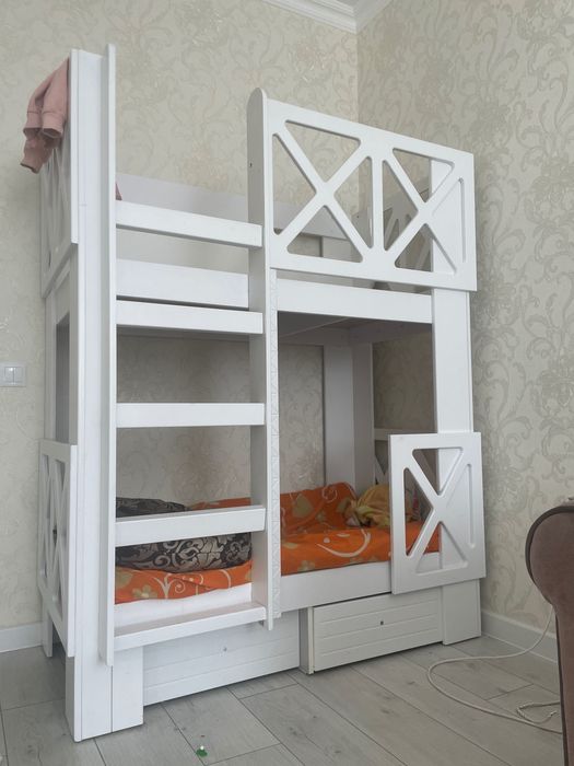 Кровать двухъярусная