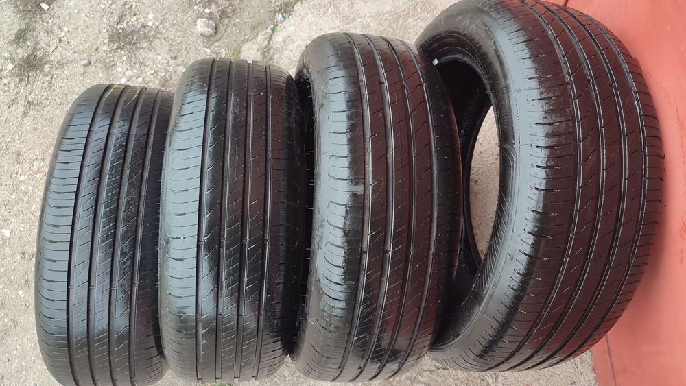 Vând anvelope 215/55/17