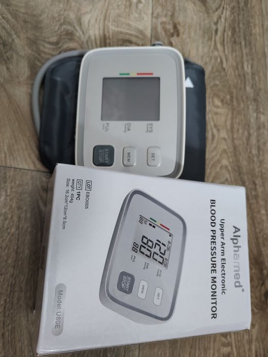 Тонометр новый в упаковке.