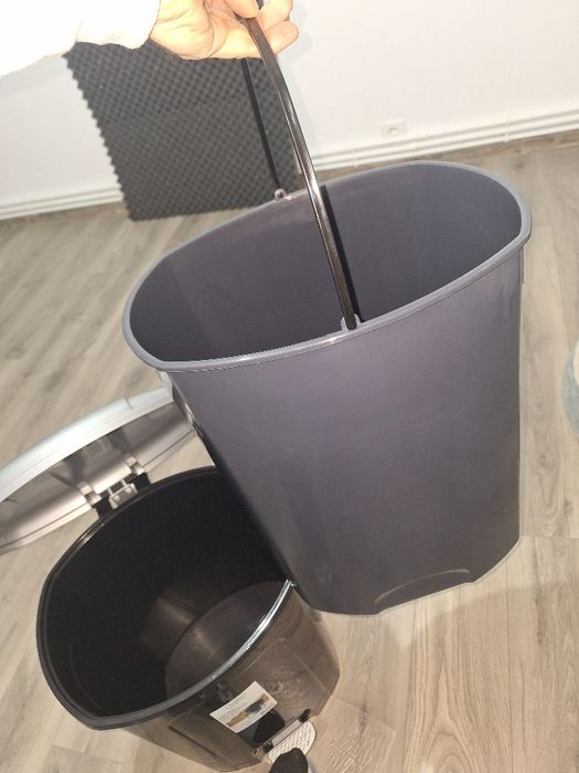 Coș gunoi cu pedală 50L produs nou