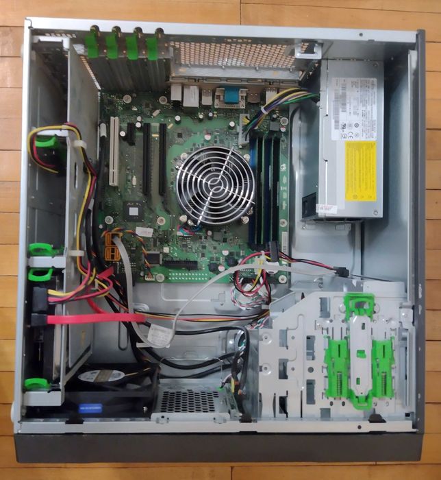 Calculator  i3-Fujitsu Esprimo P710 + monitor 19’ Dell