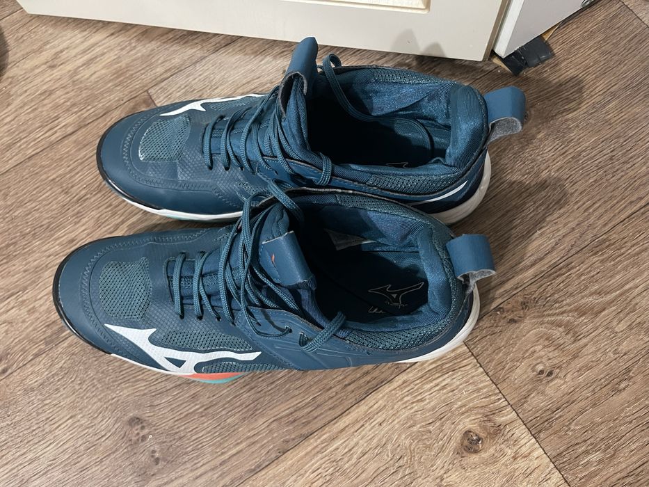 Продам кросовки мизуно