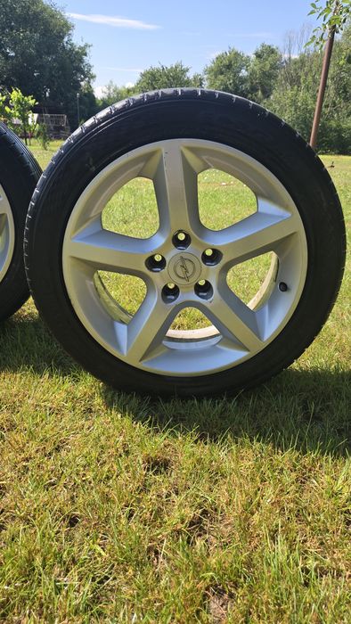 Продавам комплект алуминиеви джанти с гуми KUMHO 17"