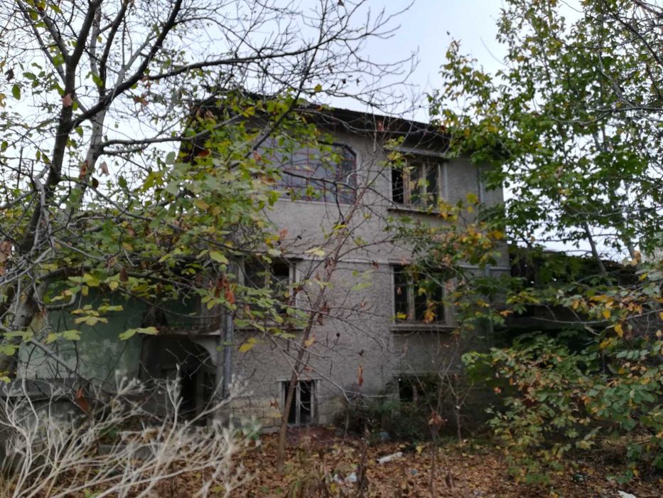 Продава се Къща в Велики Преслав - 140 кв.м за 365 €/кв.м - Снимка #2