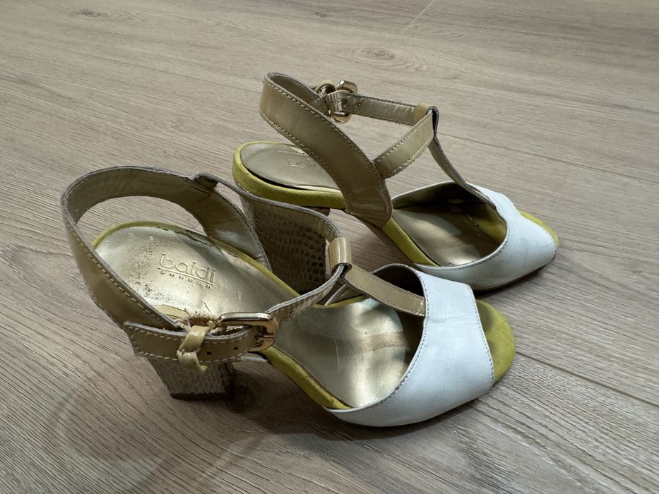 Босоножки отдам даром!