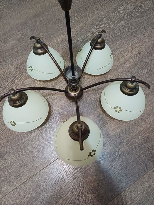 Продам    люстры