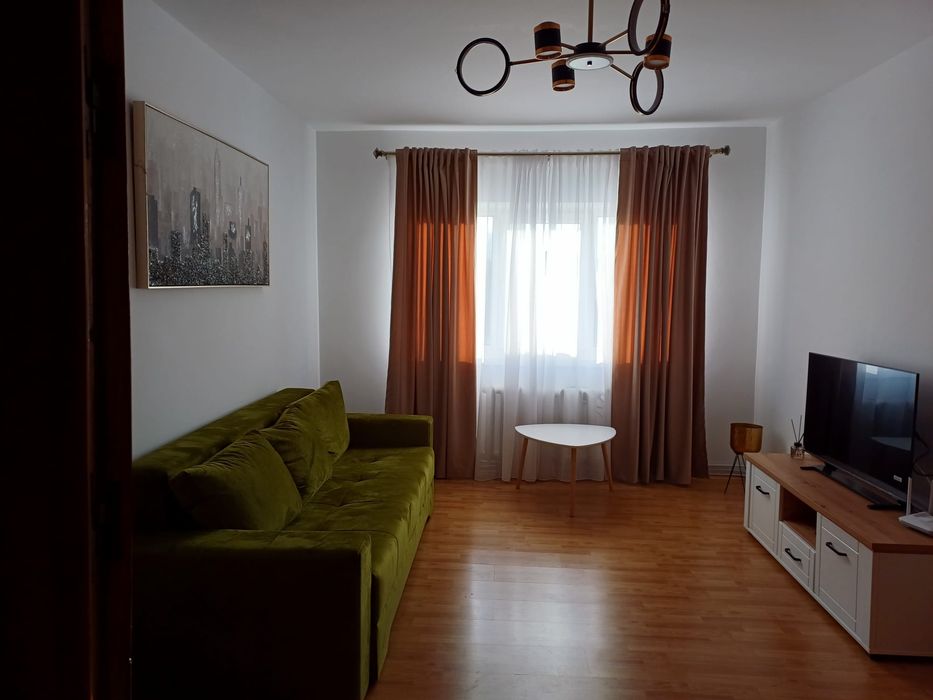 Ofer spre închiriere apartament cu 3 camere!