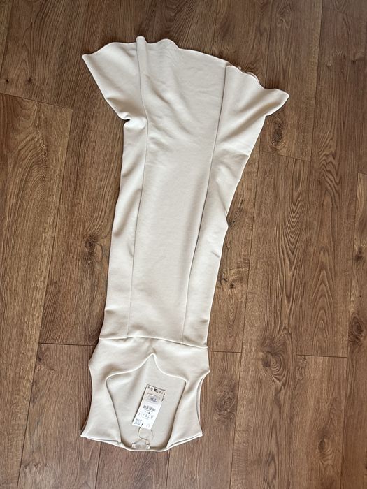 Бежова рокля Zara - нова