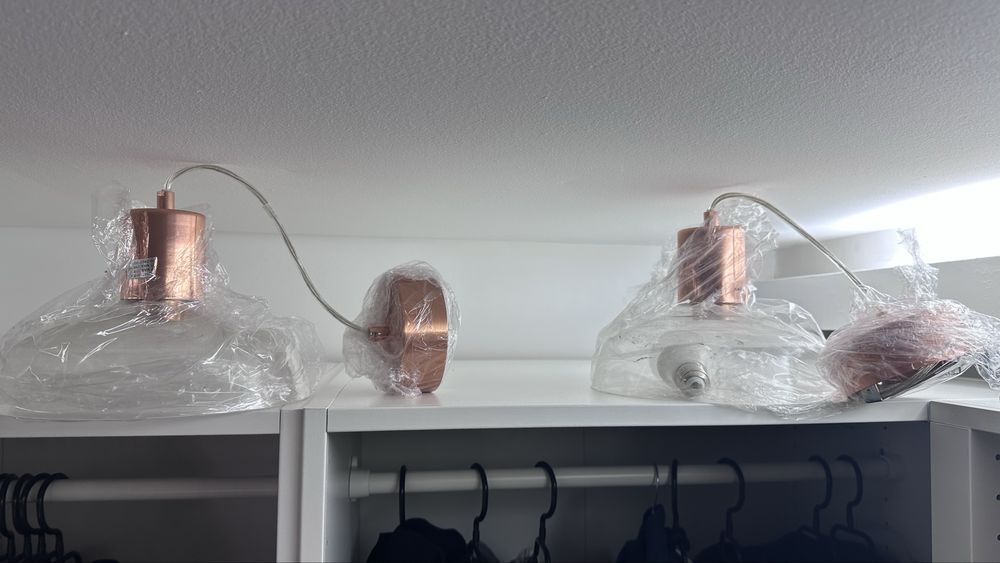 Две осветителни тела