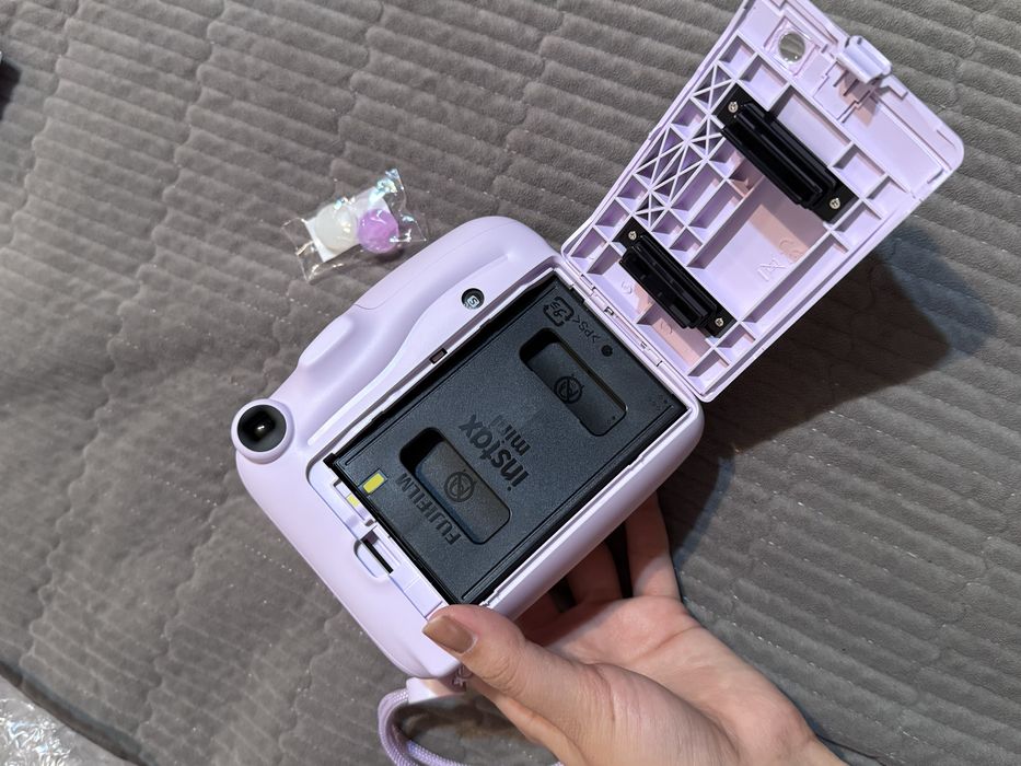 Продам Instax mini 11