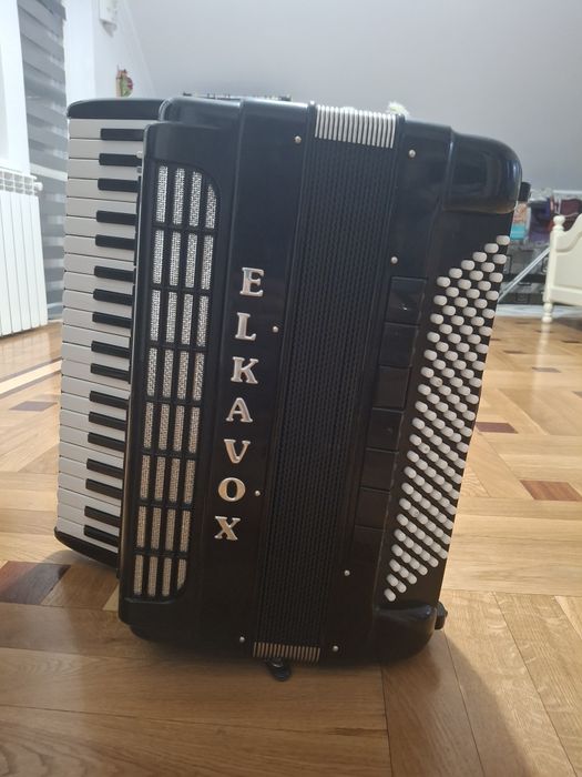 Acordeon Elkavox seria 11 elecronic
