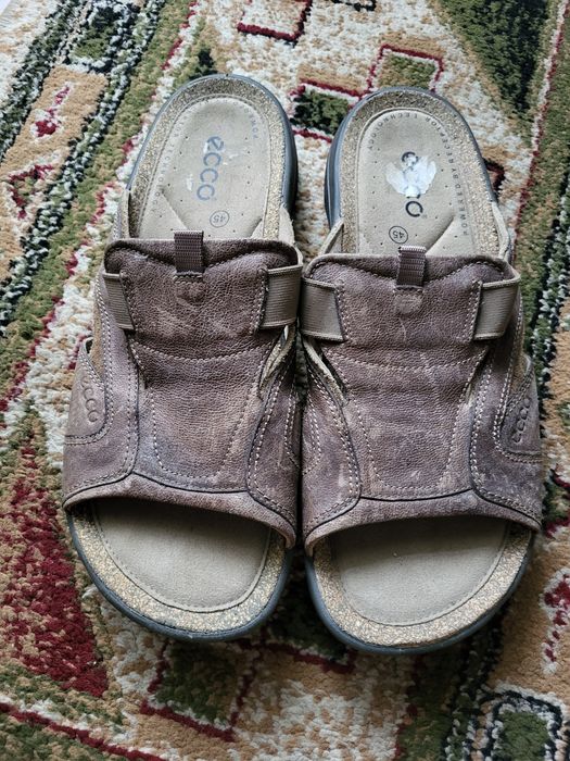 Papuci ecco noi fara eticheta