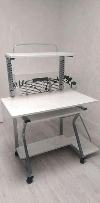 Письменный стол для учебы