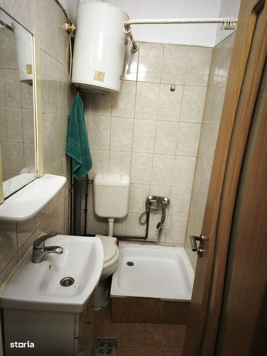 PF vând camera camin cu baie Piata Păcurari