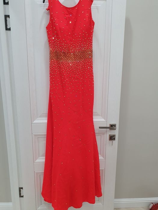 Вечерние платья в идеальном состоянии