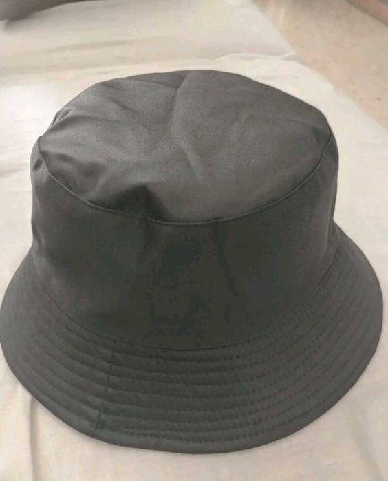 Двулицева шапка идиотка