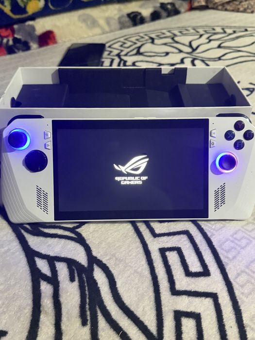 Asus rog ally z1 extreme!!