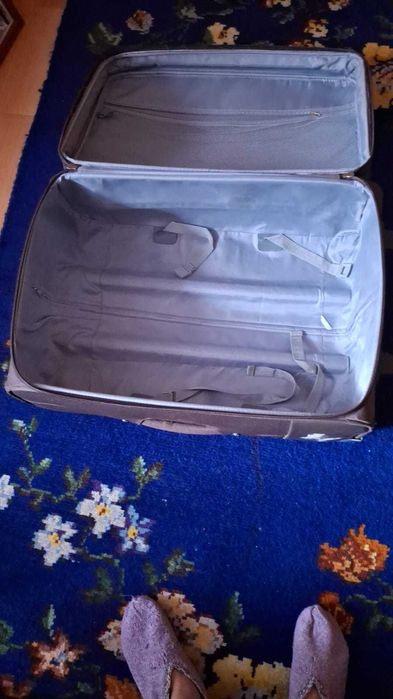 Продам чемодан большой