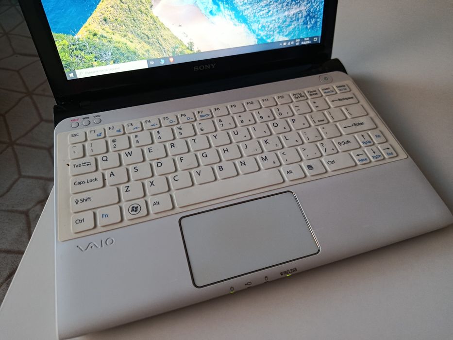 Продава се: Компактен Sony VAIO SVE11135CCW – Напълно подготвен за работа и пътуване!