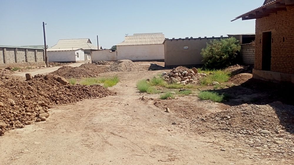 Angor tumanida 4sotixli 2xonali uy