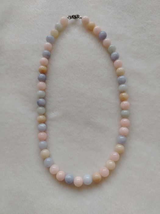 Margele /lant/colier din pietre de jad