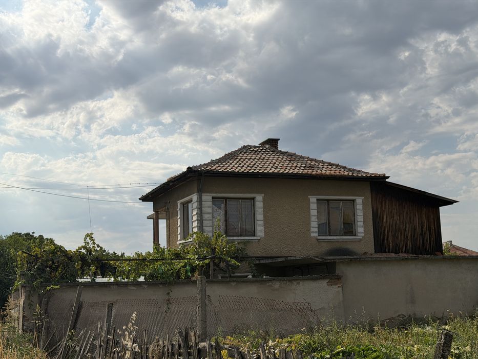 Къща в село Хаджиево / обл. Пловдив
