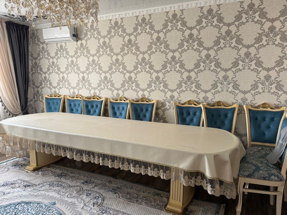 Продаётся гостинный стол со стулями