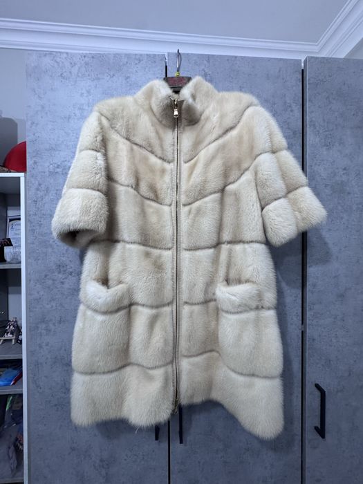 Продам норковую шубу MANZARI оригинал, в подарок кожанные перчатки