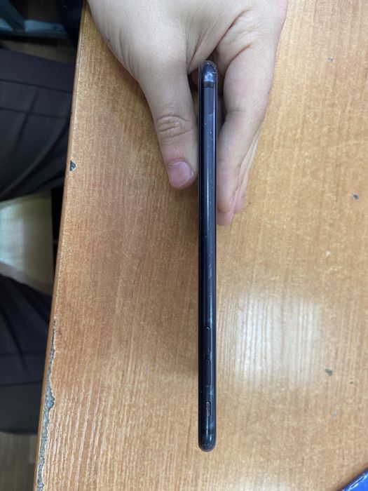 Продам Iphone 7+