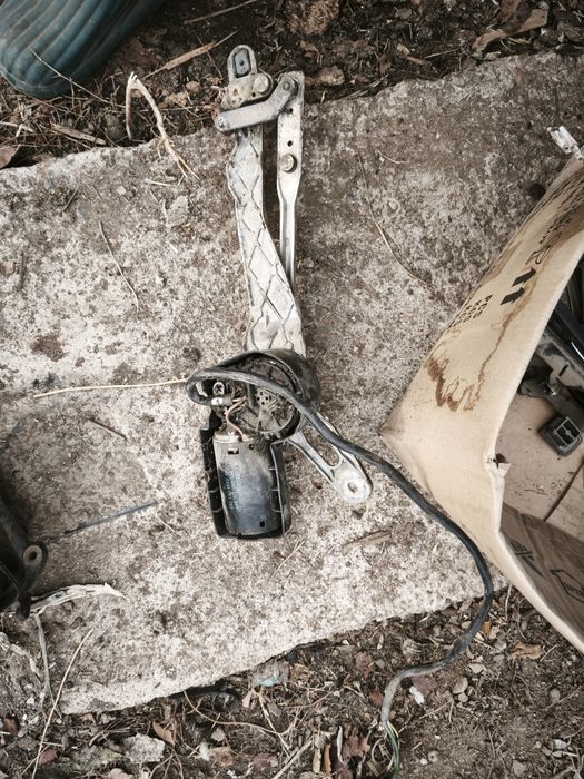 Запчасти от Мерседес 190