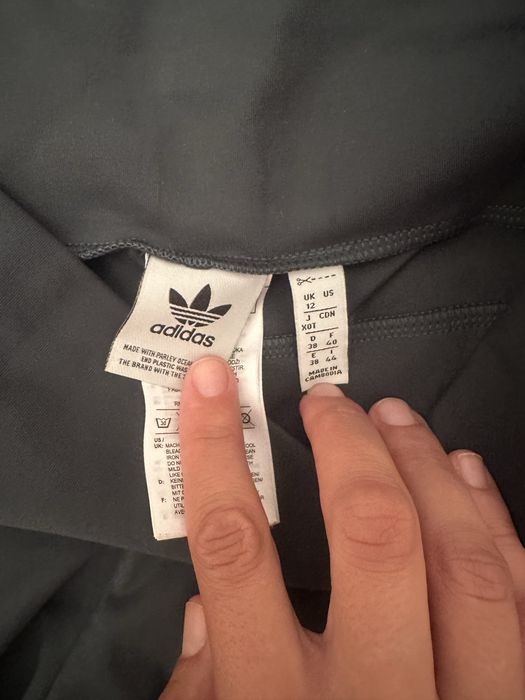 Pantaloni noi Adidas marime M