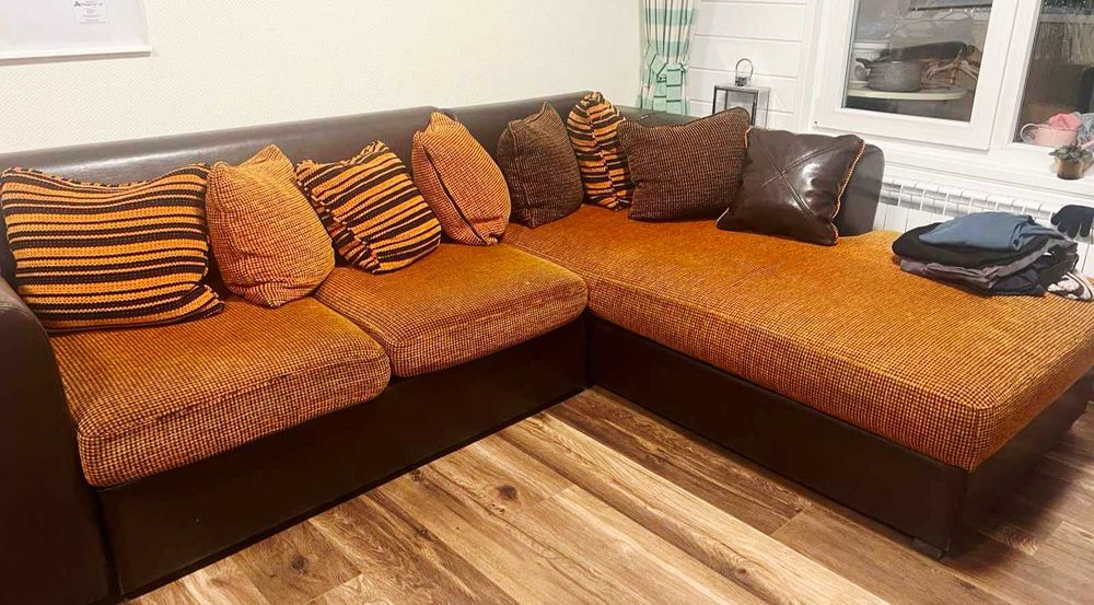 Продавам диван с лежанка