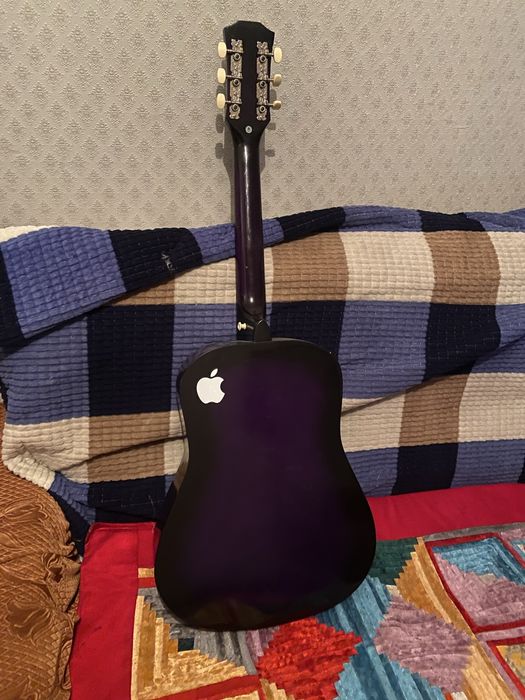Гитара в хорошем состояний , в комплекте есть чехол