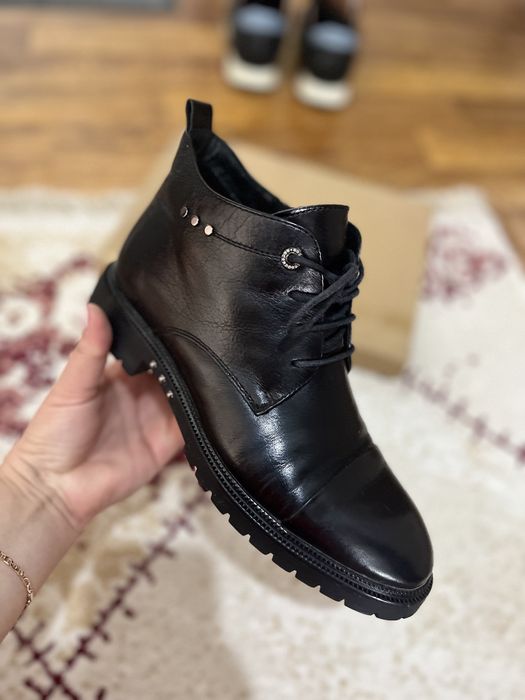 Продам ботинки