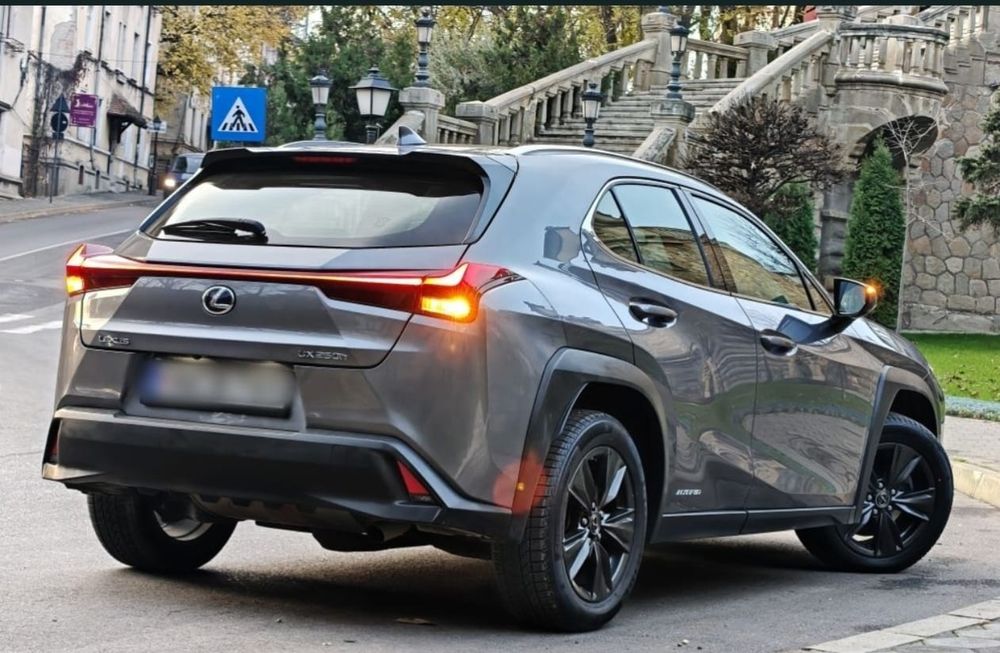 Lexus UX 250h 2020 E6/ 2,0 Hybrid 184 Cp/Automată/4×4/Impecabil