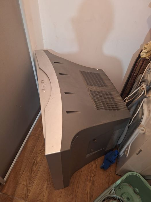 Телевизор отдам даром