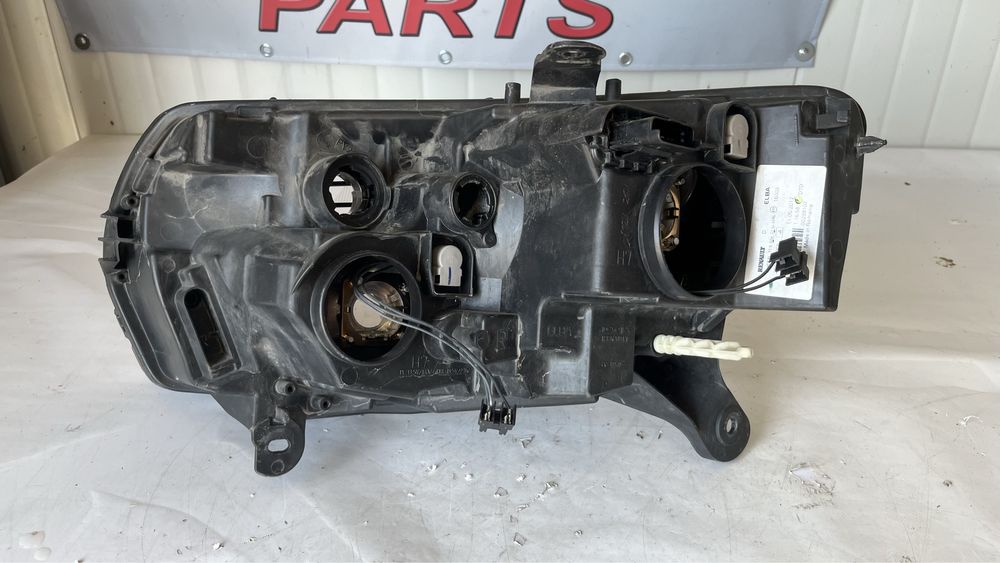 4 броя десен и 1 брой ляв фар Dacia Logan(17-20), Sandero(16-20)