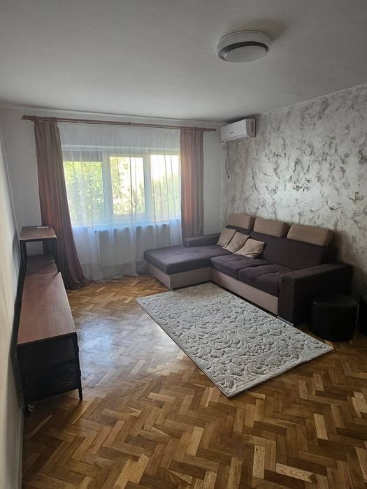 Apartament 3 camere decomandat de inchiriat zona Lunei