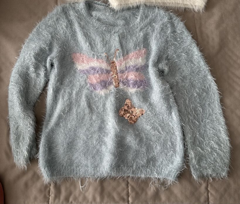 Продам кофты для девочки (на возраст 6-8 лет)