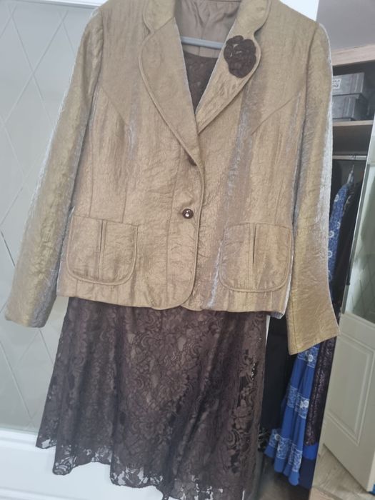 Продам женский костюм