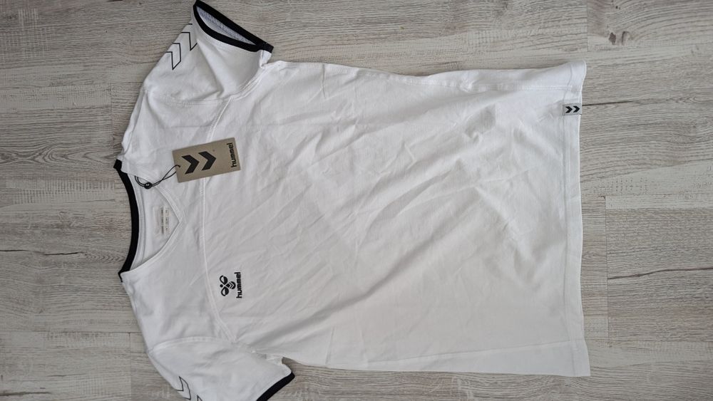 Tricou nou sport mărimea S firma Hummel