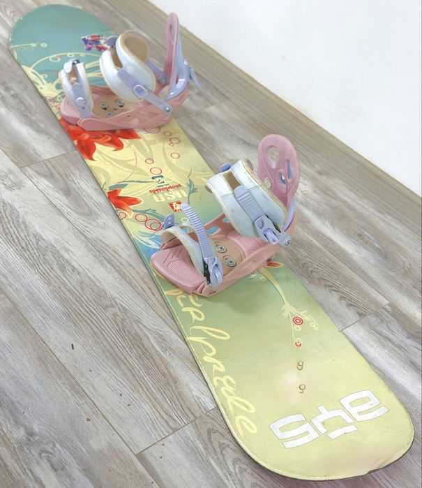 Сноуборд в комплектации с креплениями в отличном состоянии