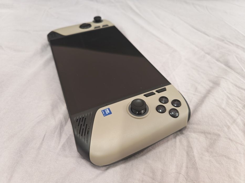 Продавам Msi claw 8 ai+ handheld