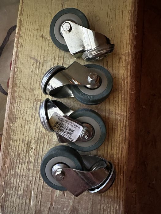 Roti rezistente pivotante din poliamida